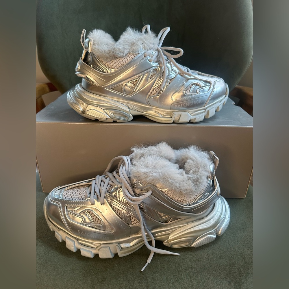 <SOLD> BALENCIAGA Tracks